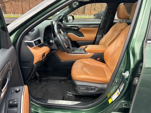 Used 2023 Toyota Highlander Platinum image 9