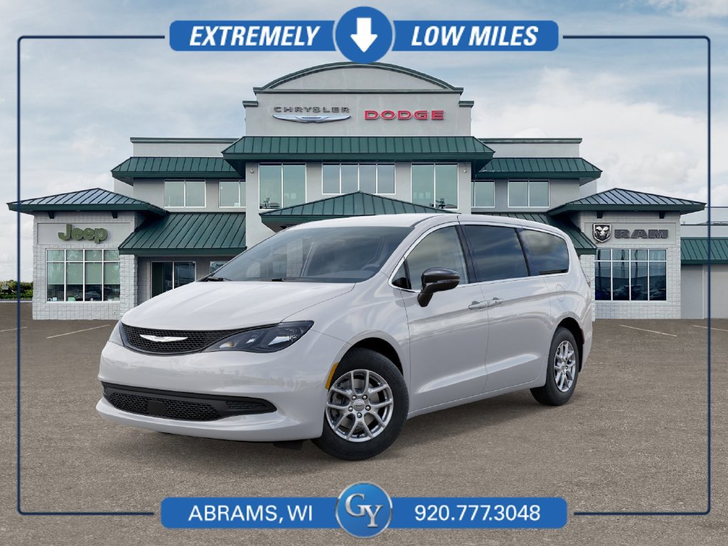 Used 2026 Chrysler Voyager LX FWD image 1