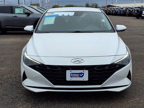 Used 2023 Hyundai Elantra SEL image 2