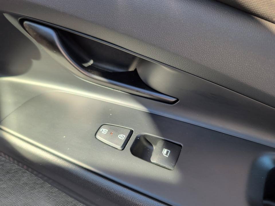 Certified 2025 Hyundai Elantra Sport FWD image 31