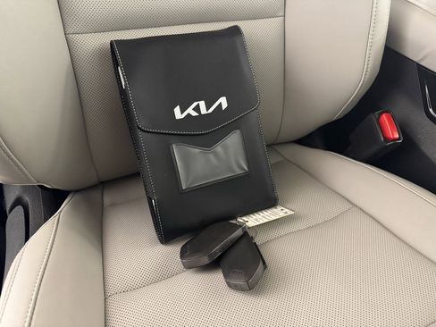 Used 2023 Kia Telluride S image 42