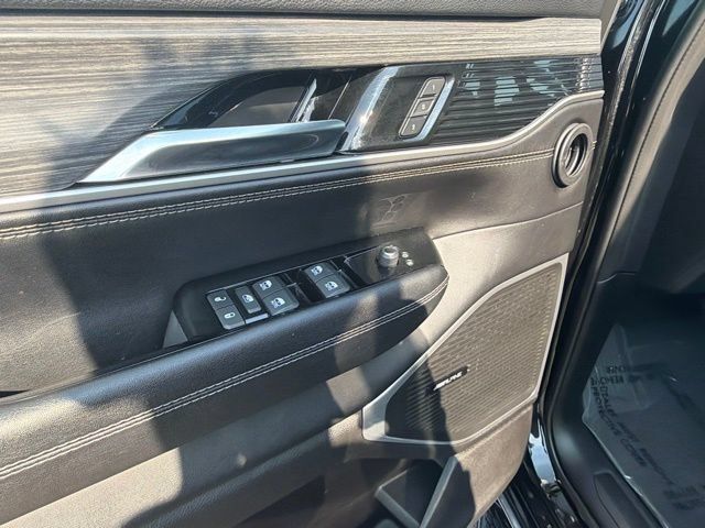 Used 2024 Jeep Wagoneer L Series III w/ Flexible Seating Group AWD/4WD image 19