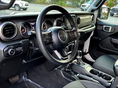 Used 2021 Jeep Wrangler Sport image 17