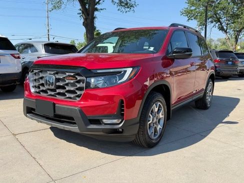 Used 2023 Honda Passport TrailSport image 3