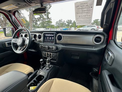 Used 2019 Jeep Wrangler Unlimited Sahara image 13