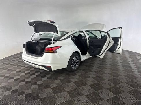 Used 2025 Nissan Altima 2.5 SV FWD image 18