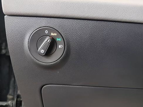 Used 2023 Volkswagen Taos SE image 16