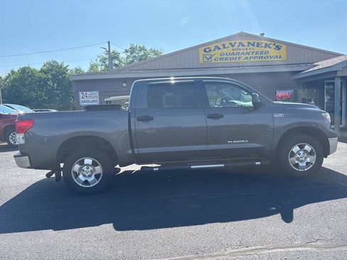 Used 2011 Toyota Tundra 4x4 CrewMax w/ Tow Pkg image 4