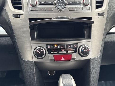 Used 2010 Subaru Legacy 2.5i Premium image 10