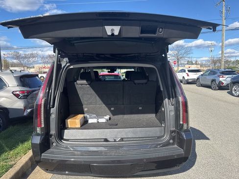 Used 2019 Cadillac Escalade Premium Luxury image 7