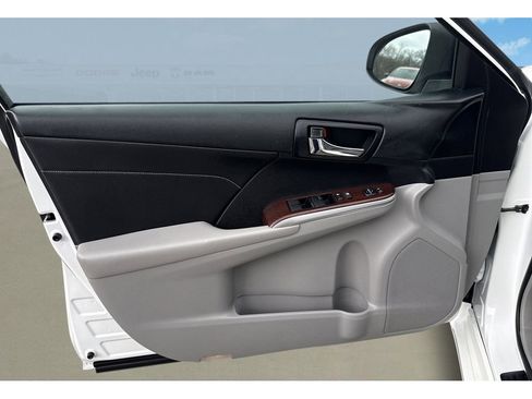 Used 2013 Toyota Camry XLE w/ Leather Pkg image 13