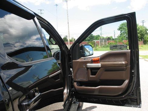 Used 2019 Ford F150 King Ranch w/ Equipment Group 601A Luxury AWD/4WD image 17