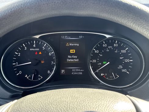 Used 2016 Nissan Rogue SV image 12