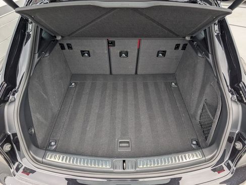 Used 2024 Porsche Macan image 12