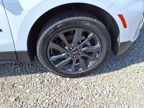 Used 2023 Chevrolet Equinox RS AWD/4WD image 9