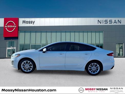 Used 2020 Ford Fusion SE image 4