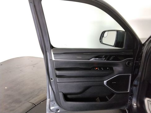 Used 2022 Jeep Wagoneer Series I image 32