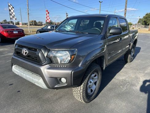 Used 2015 Toyota Tacoma PreRunner image 1