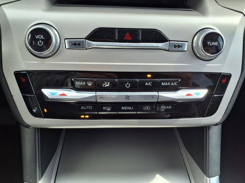 Certified 2022 Ford Explorer XLT w/ Equipment Group 202A image 19