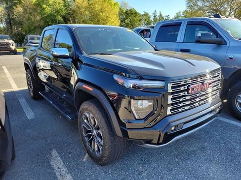 Used 2023 GMC Canyon Denali image 2