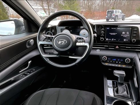 Used 2021 Hyundai Elantra SEL w/ Convenience + Premium Package image 17