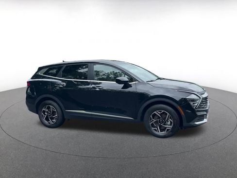 Used 2025 Kia Sportage LX FWD image 2