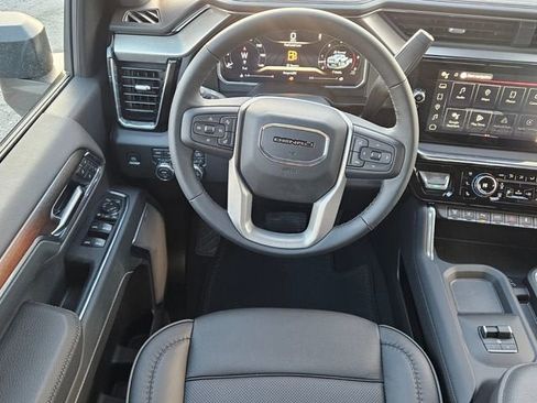 Used 2026 GMC Sierra 2500 Denali w/ Technology Package AWD/4WD image 11