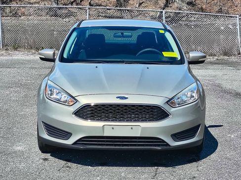 Used 2016 Ford Focus SE image 2