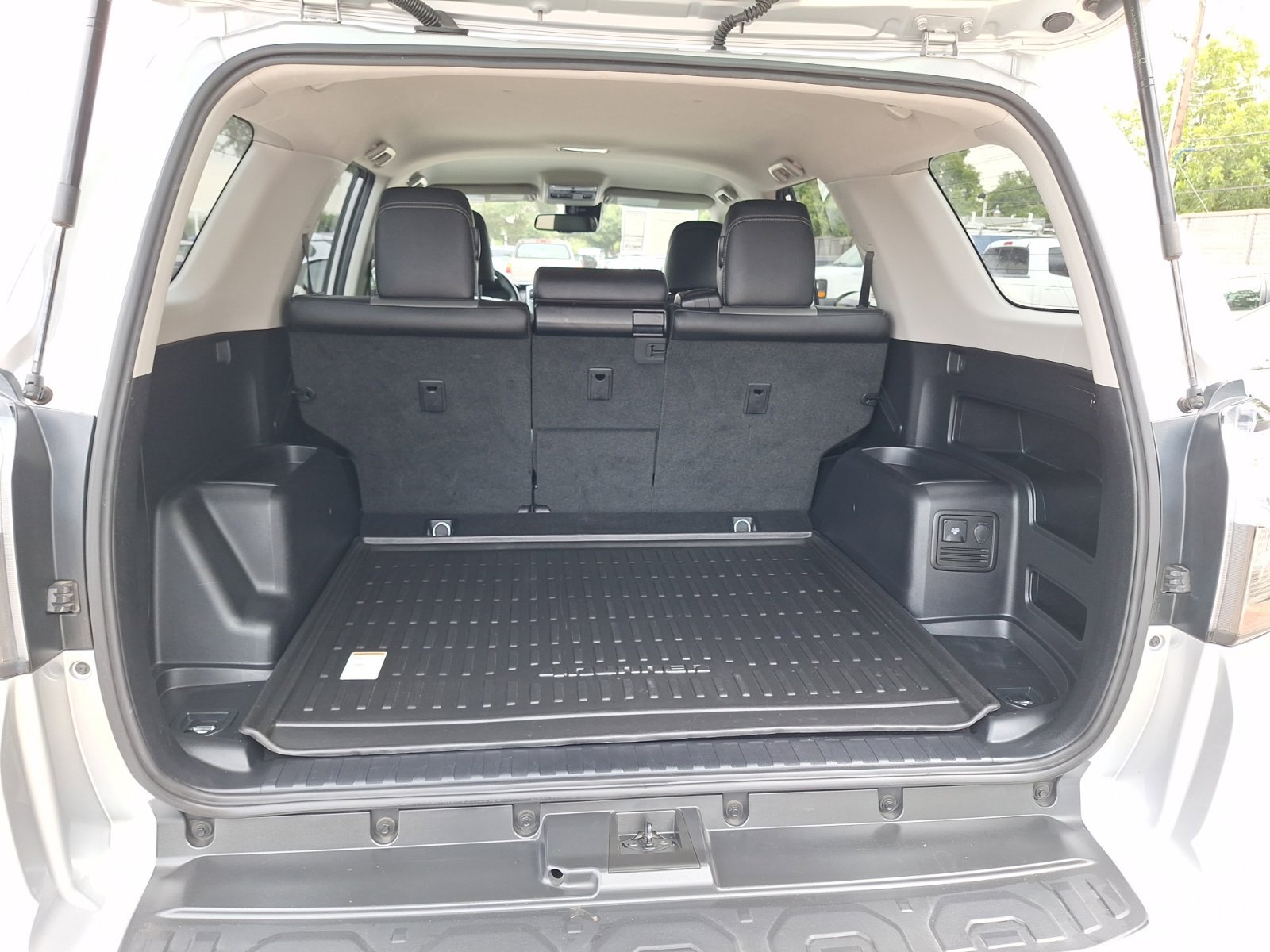 Used 2020 Toyota 4Runner SR5 Premium RWD image 36
