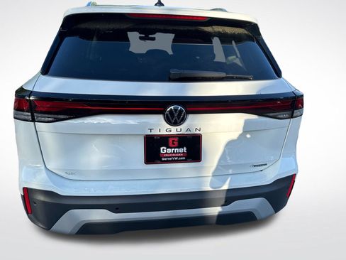 Certified 2026 Volkswagen Tiguan SE AWD/4WD image 4