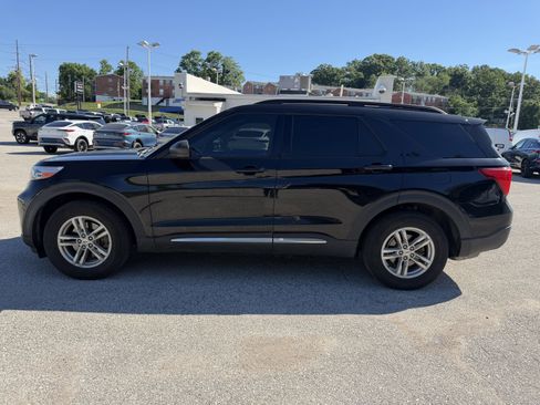 Used 2021 Ford Explorer XLT w/ Equipment Group 202A AWD/4WD image 4
