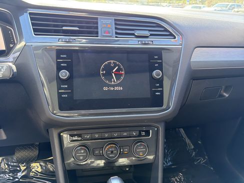 Used 2021 Volkswagen Tiguan SE image 28