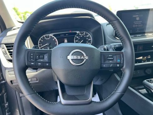 Used 2025 Nissan Rogue SV w/ SV Premium Package FWD image 13