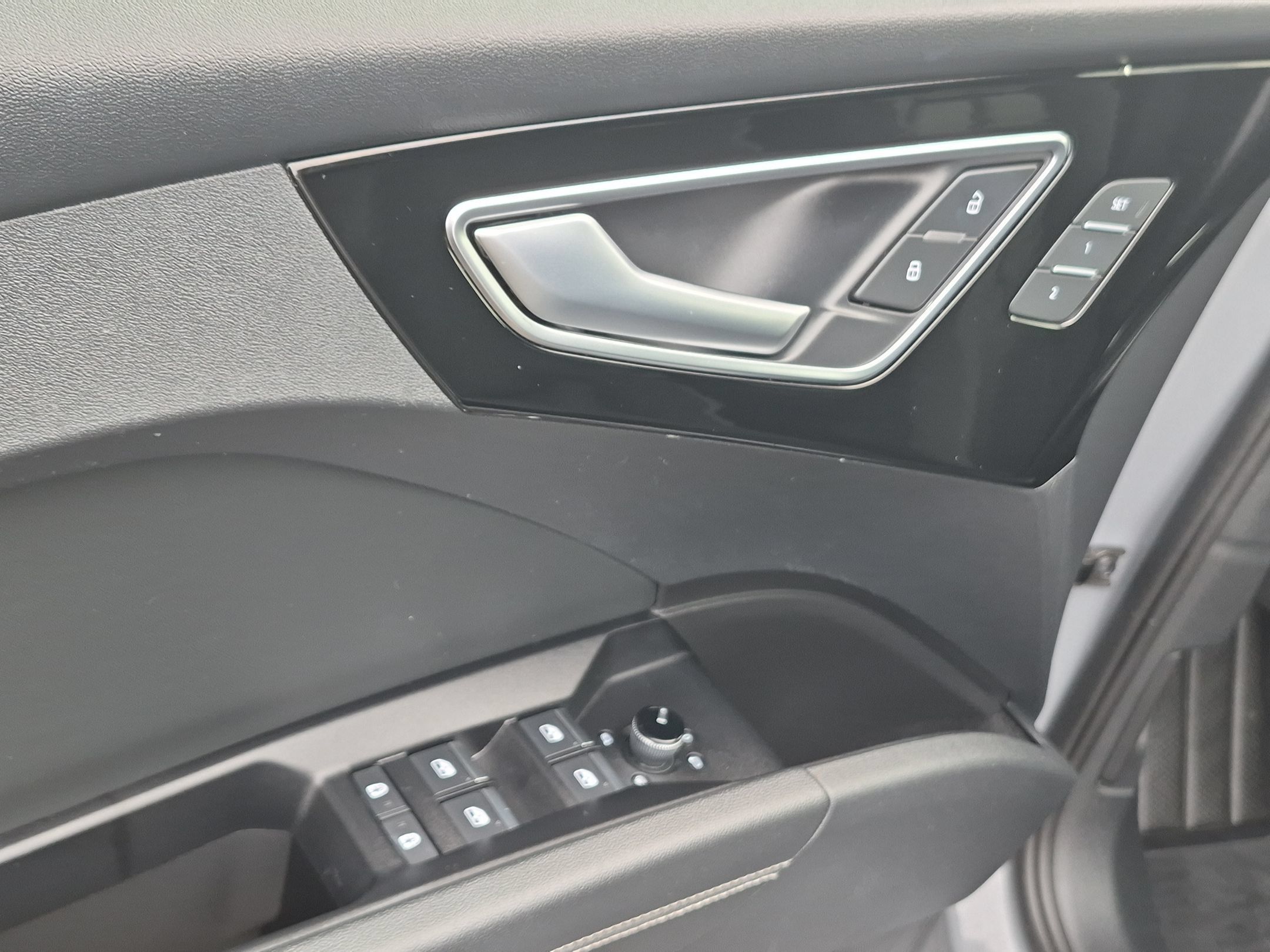 Used 2023 Audi Q4 e-tron Premium w/ Convenience Package RWD image 10