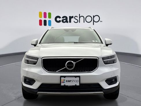 Used 2022 Volvo XC40 T5 Momentum image 8