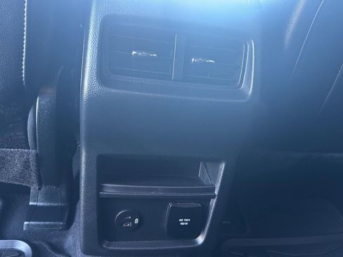 Used 2022 Ford Edge Titanium image 12