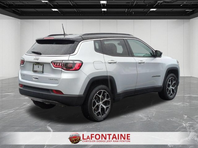 Used 2024 Jeep Compass Limited AWD/4WD image 5