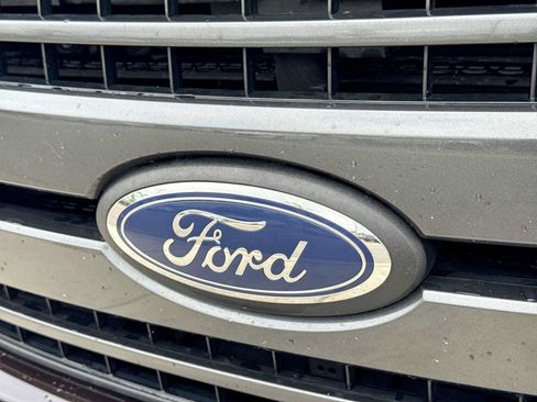 Used 2019 Ford F150 XLT w/ Equipment Group 302A Luxury AWD/4WD image 11