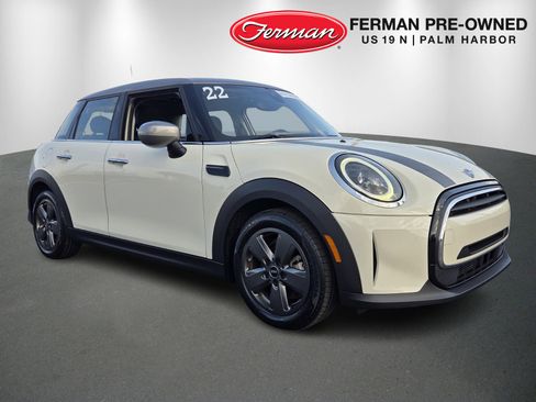 Used 2022 MINI Cooper 4-Door Hardtop image 1