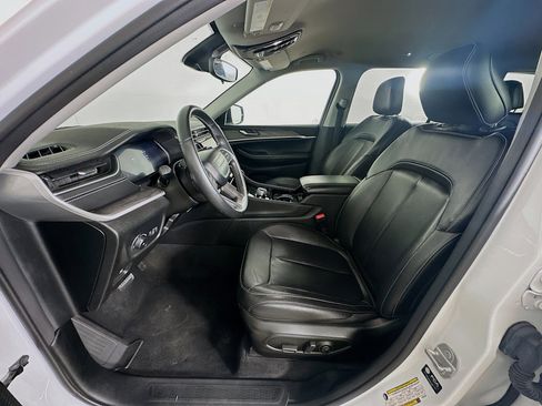 Used 2022 Jeep Grand Cherokee L Limited AWD/4WD image 13