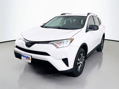 Used 2018 Toyota RAV4 LE image 5