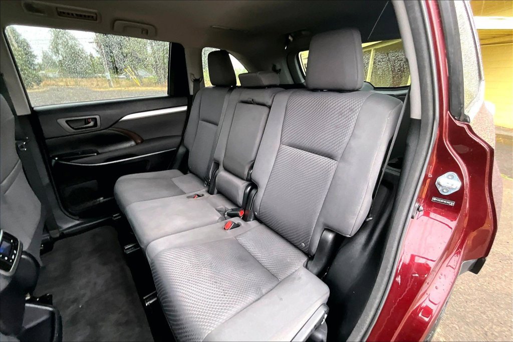 Used 2014 Toyota Highlander LE FWD image 21