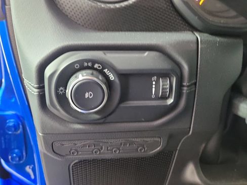 Used 2025 Jeep Wrangler Unlimited Rubicon w/ Safety Group AWD/4WD image 13