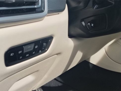 Used 2021 BMW X5 M50i image 10