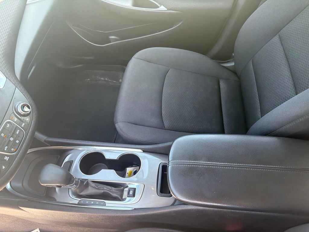 Used 2023 Chevrolet Malibu LT FWD image 21