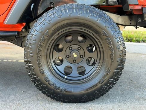 Used 2015 Jeep Wrangler Unlimited Rubicon AWD/4WD image 12