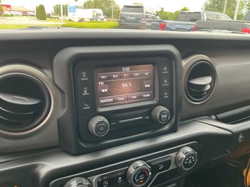 Used 2021 Jeep Wrangler Unlimited Sport AWD/4WD image 9