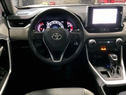 Used 2023 Toyota RAV4 XLE Premium image 7