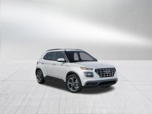 New 2026 Hyundai Venue SEL FWD image 2
