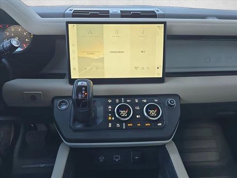 Certified 2024 Land Rover Defender 110 SE AWD/4WD image 21